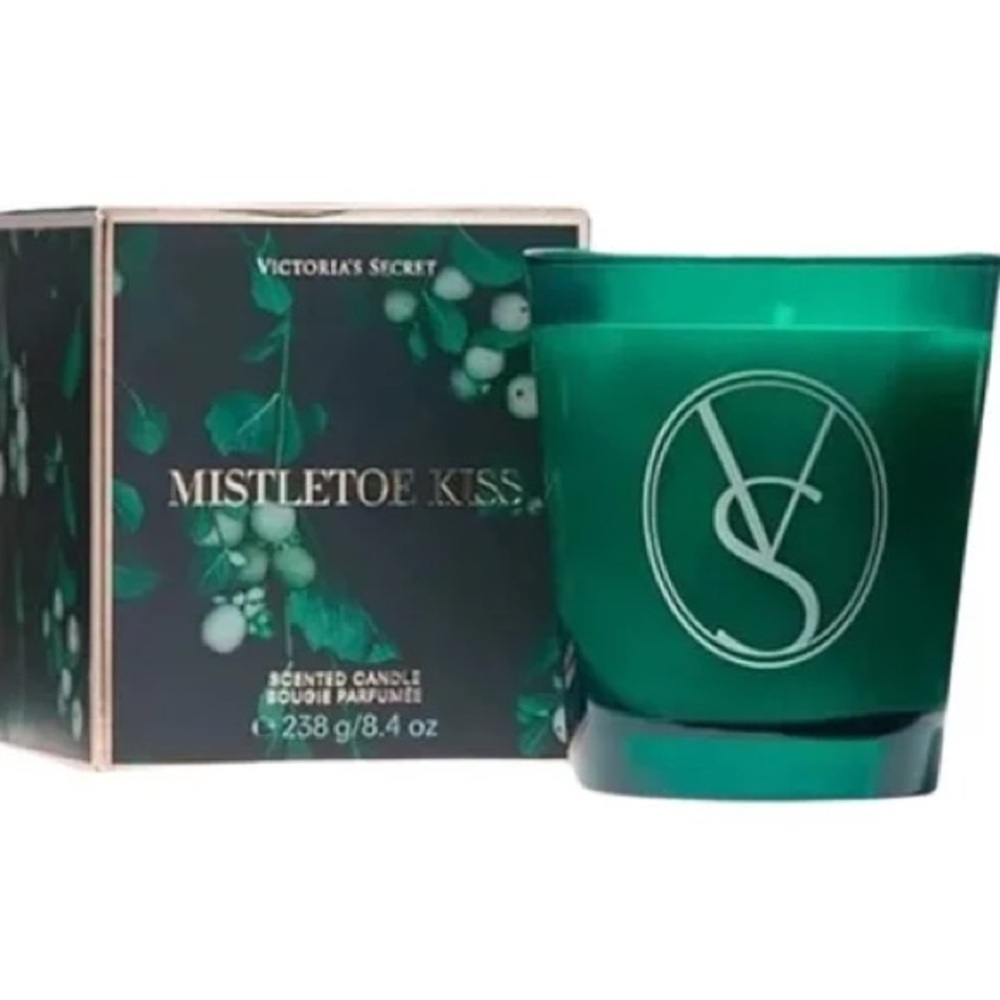 NWT Victoria's Secret Mistletoe Kiss Candle